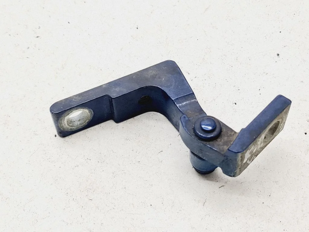 Front door upper hinge 7L0831401A