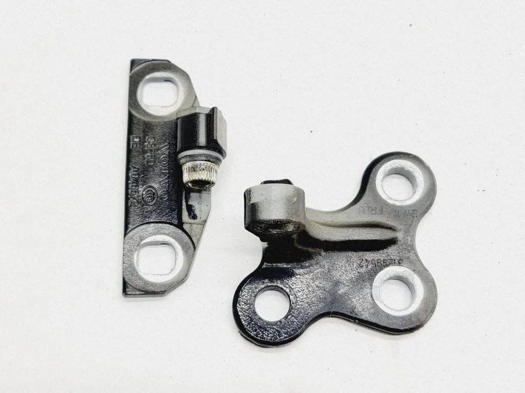 Front door upper hinge 31299542