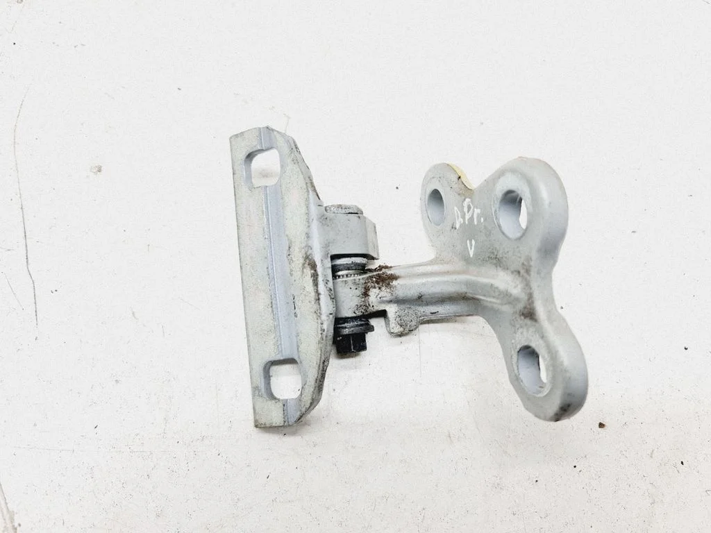 Front door upper hinge A046572