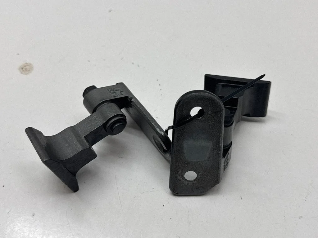 Front door hinges set 7333061