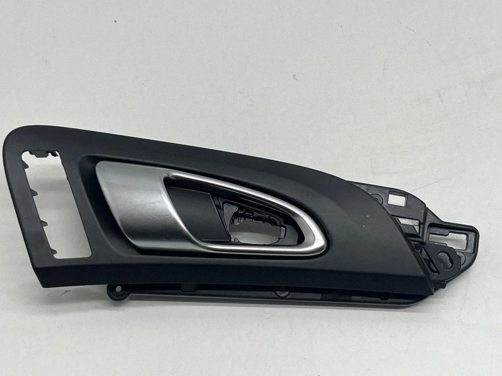 Front door interior handle 7P5837020