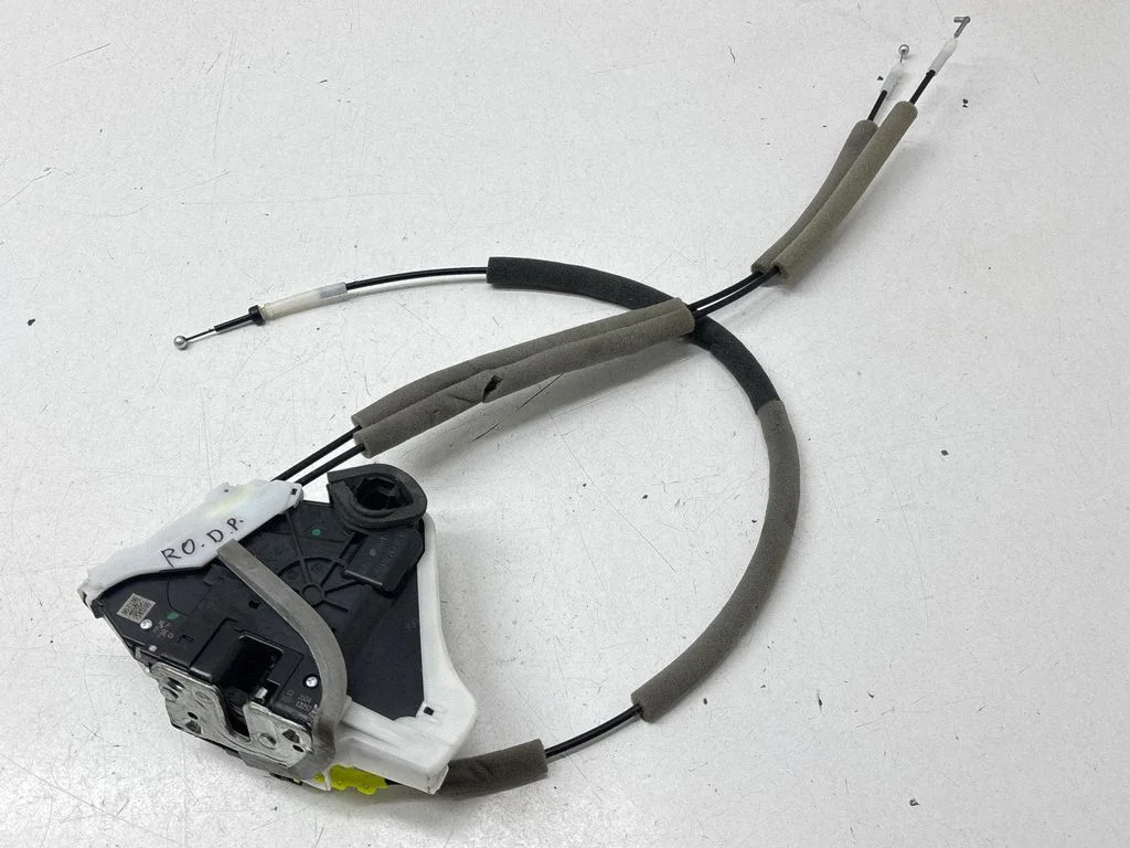 Zamek drzwi przednich 805006RR0A