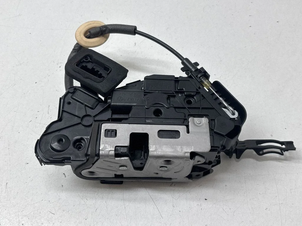Front door lock 17A837015A