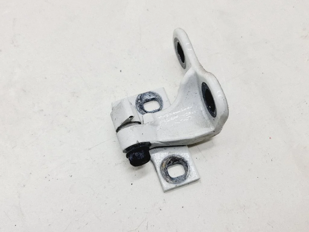 Tagaukse ülemine hing – BMW 7-seeria E65 E66 (2001-2008)