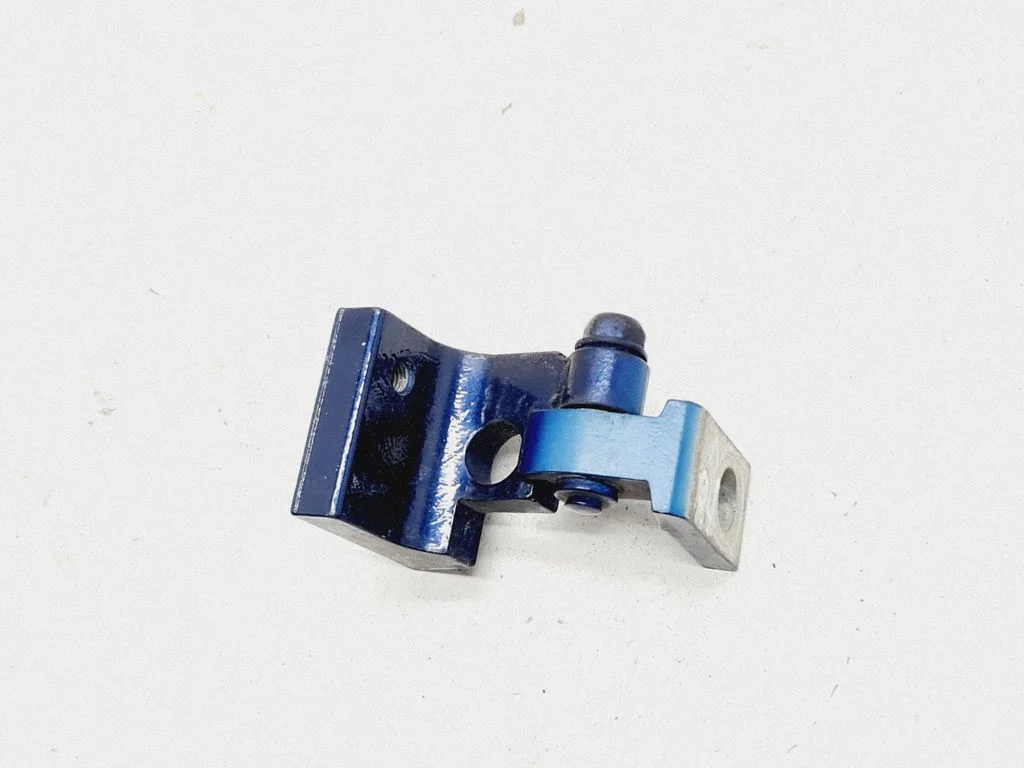 Rear door upper hinge – Volkswagen Touareg I (2002-2010)