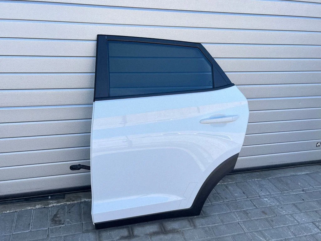 Rear door KM8J23A42HU369685