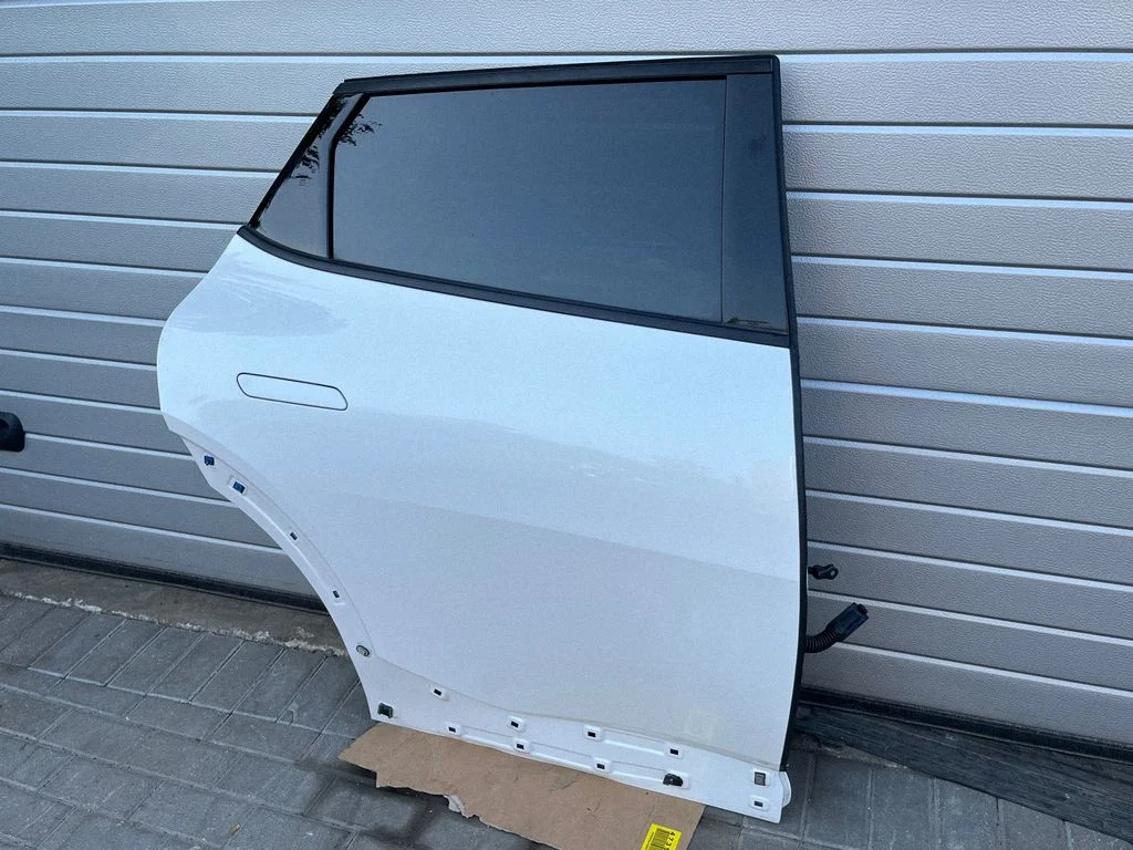Aizmugurējās durvis 83480CV000