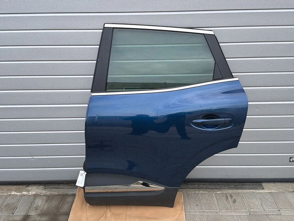 Rear door 821135634R