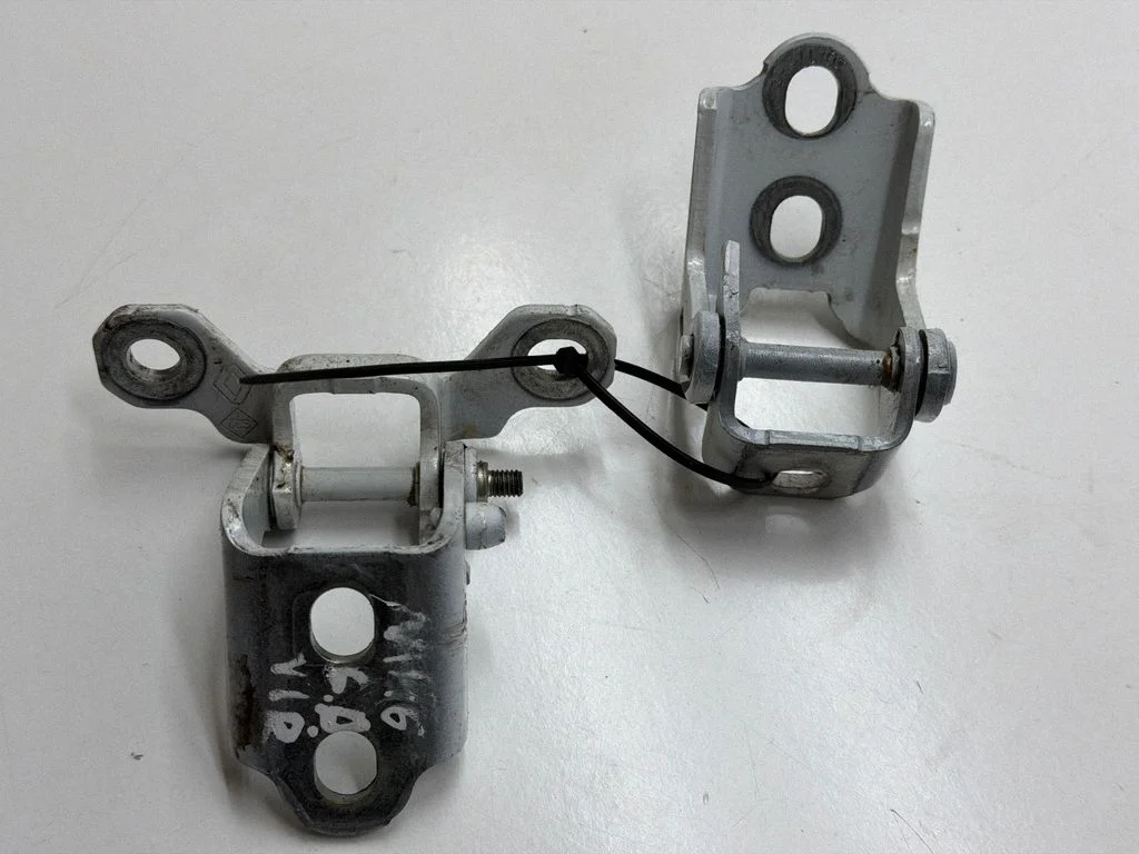 Tagaukse hingede komplekt 5057R