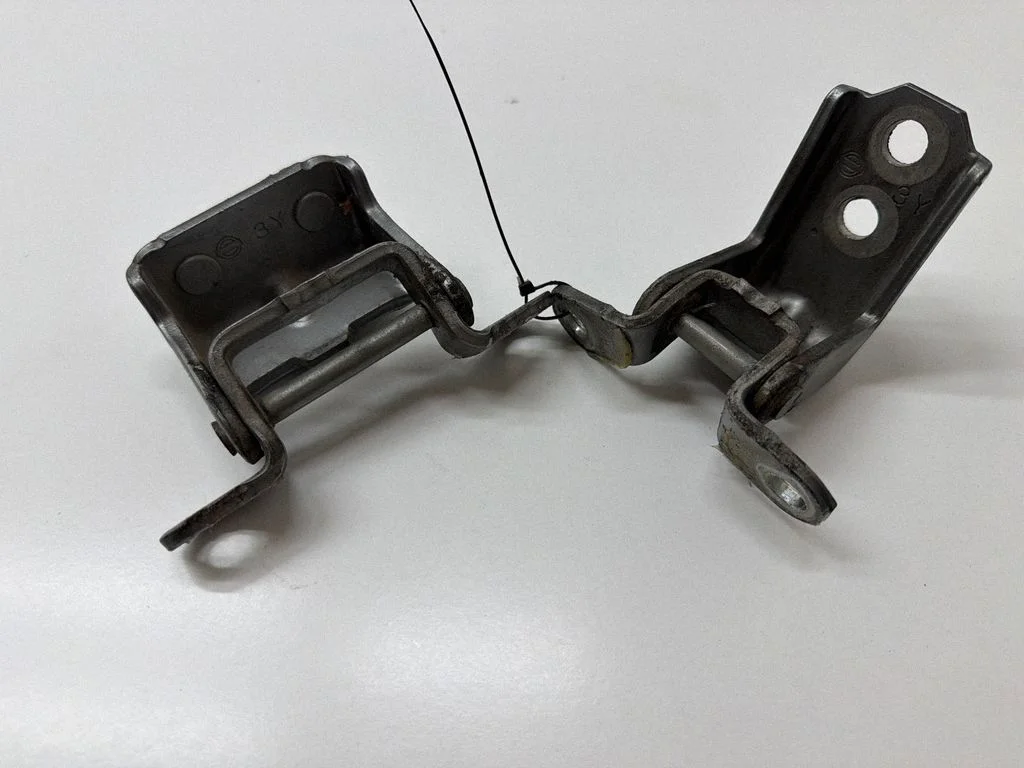 Tagaukse hingede komplekt – Nissan Note (E12) (2014-2016), tagumine vasak
