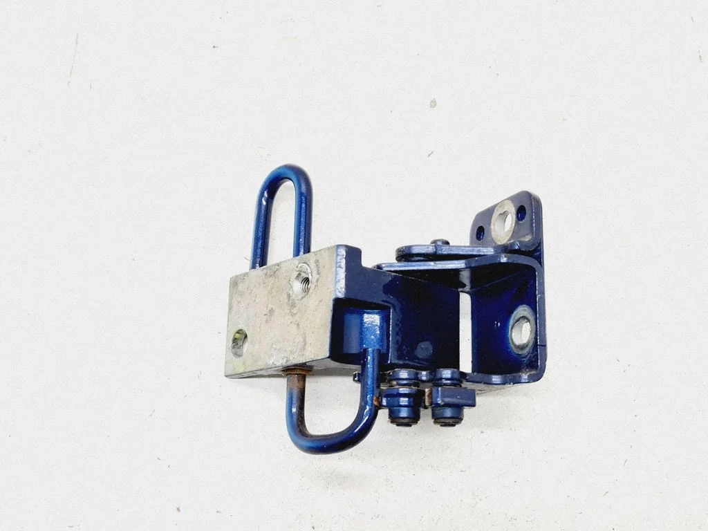 Rear door lower hinge 7L0833412