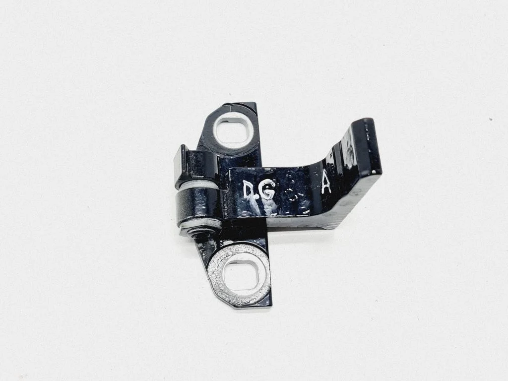 Rear door lower hinge – rear right