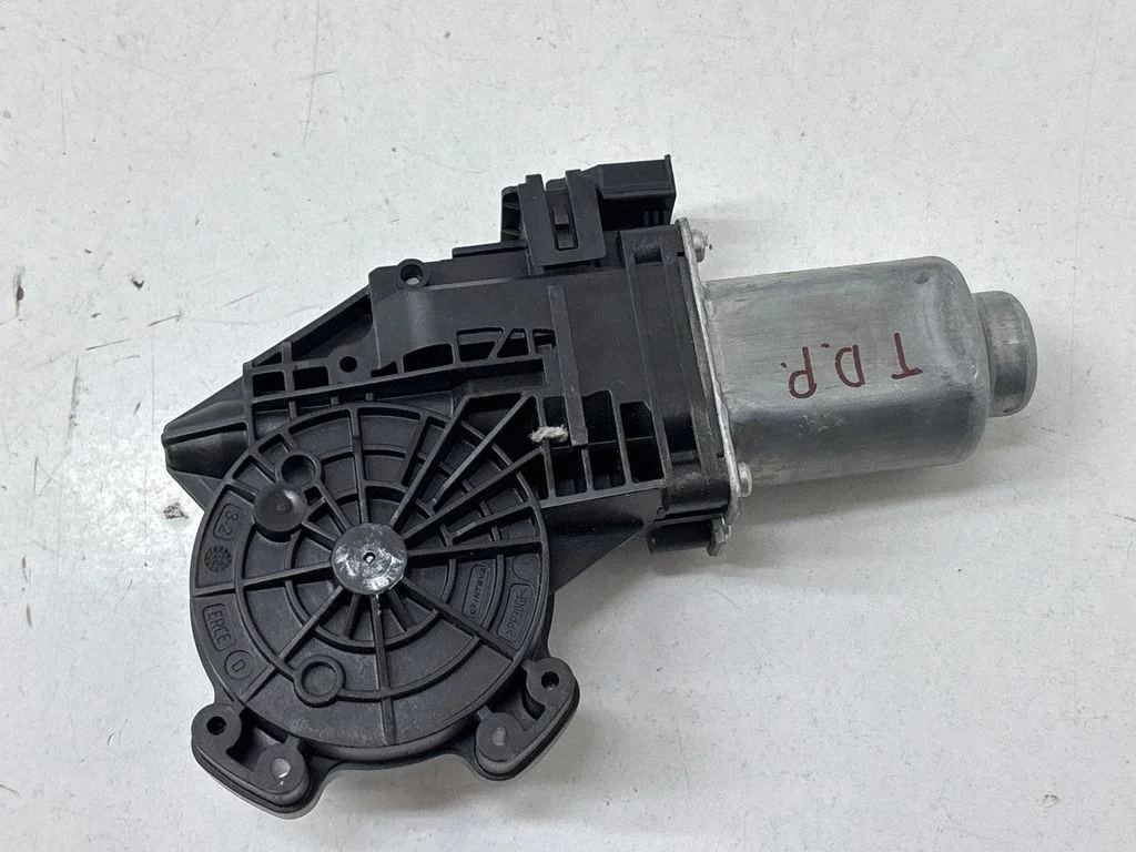 Front door window regulator motor 430105G0