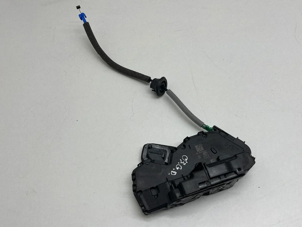 Rear door lock 83A839016