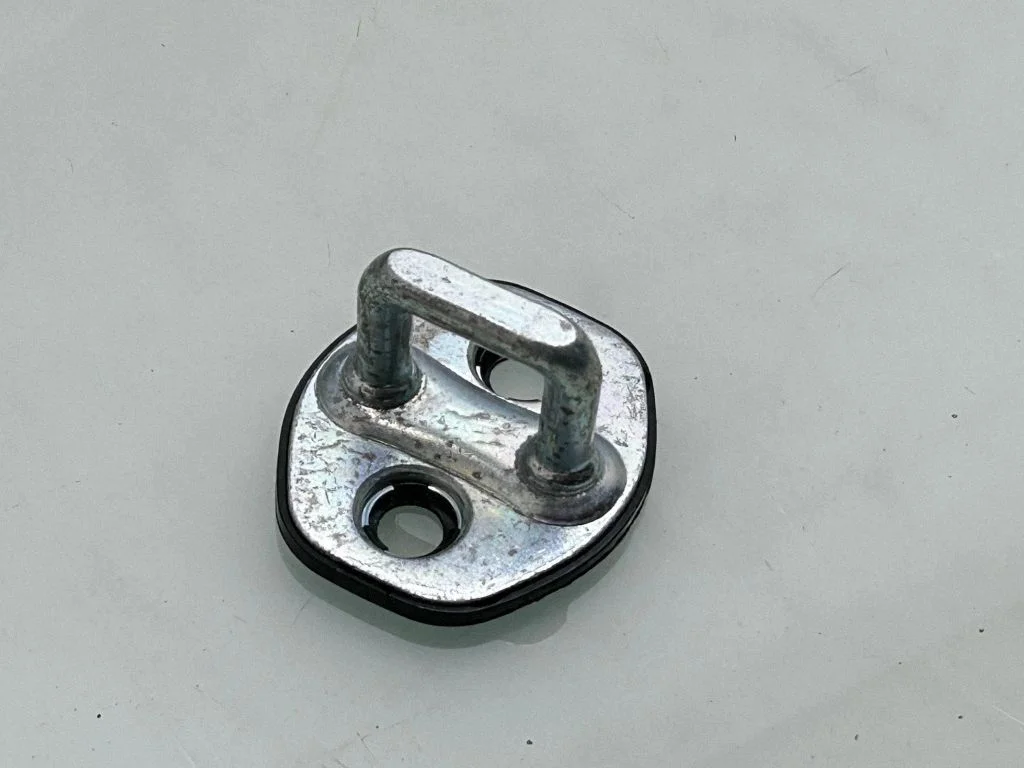 Rear door lock loop/hook striker 81350A4000