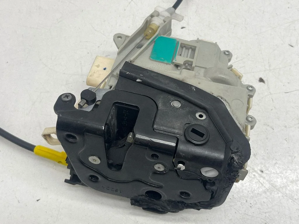 Rear door lock 8K0839016