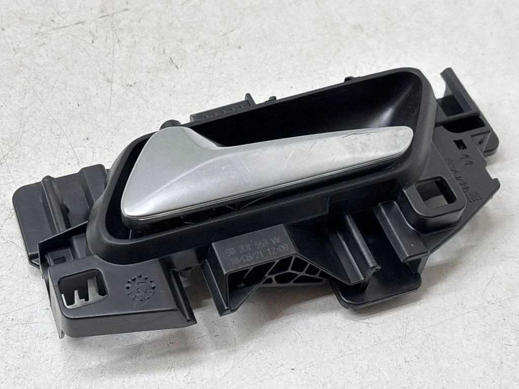 Rear door interior handle 25527W01
