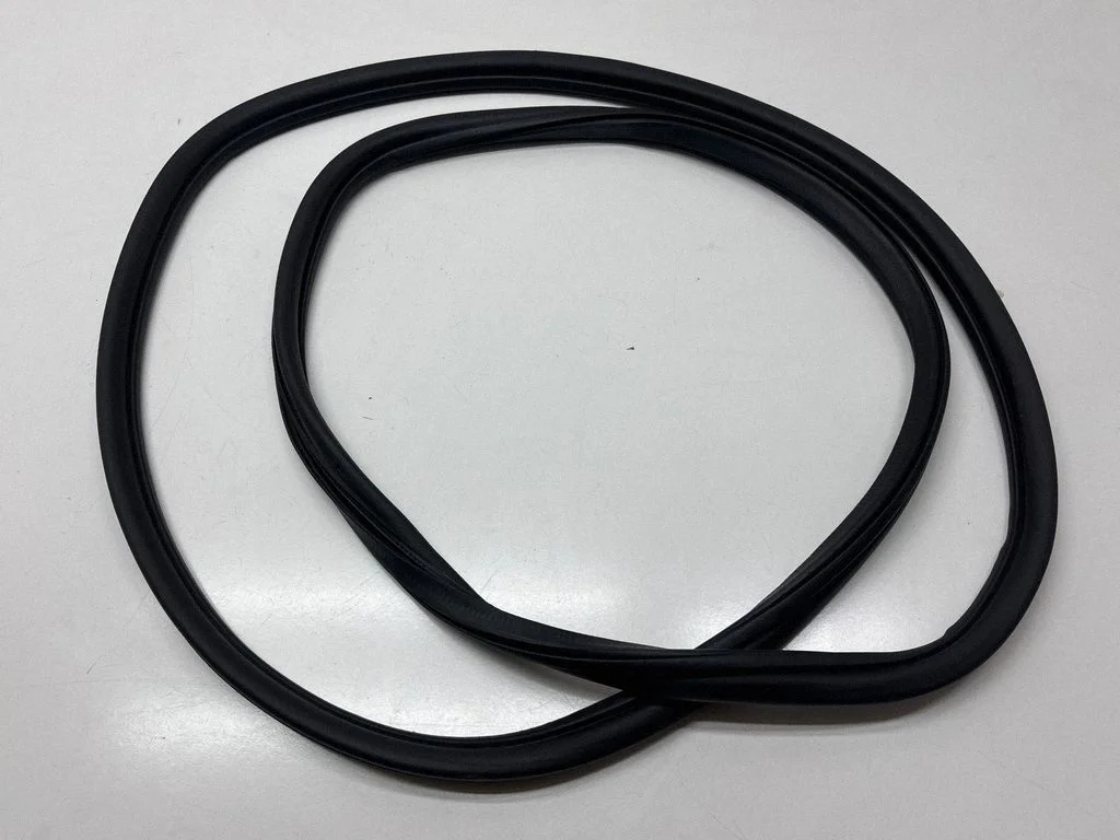 Rear door rubber seal (on body) – rear right