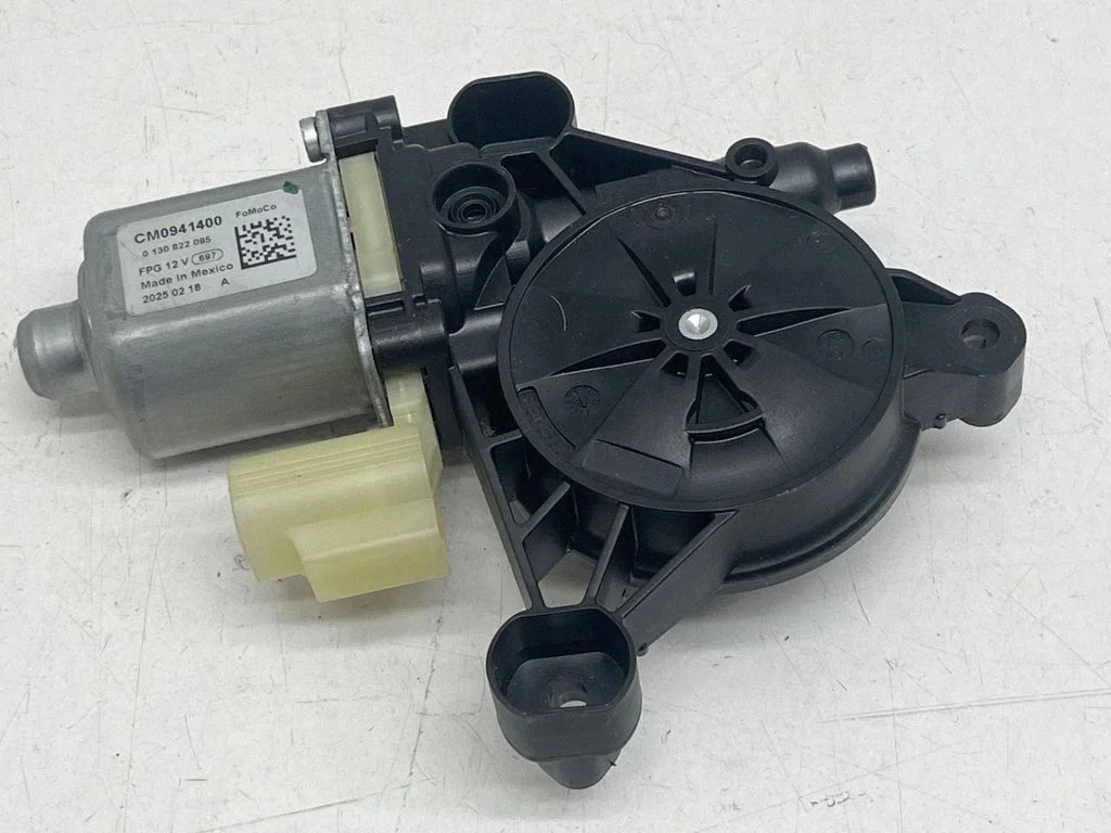 Aizmugurējā loga pacēlāja motoriņš CM0941400