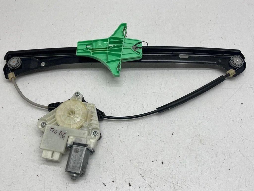 Rear door window regulator with motor 5NN839462A