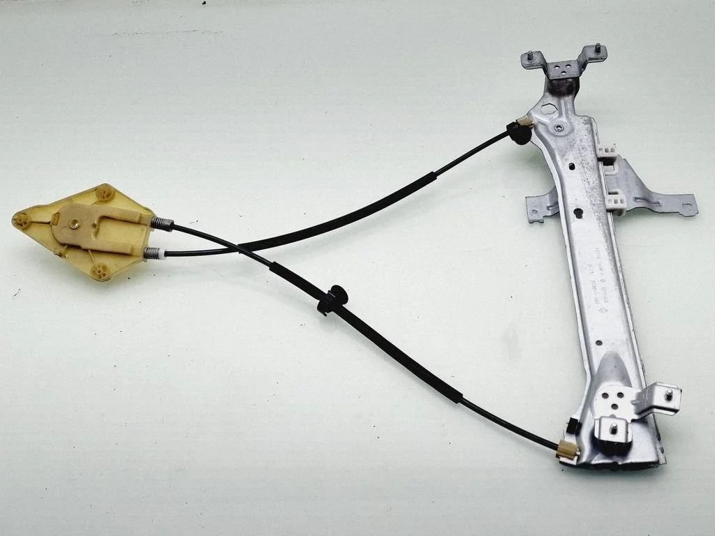 Rear window lifting mechanism without motor 827200008R