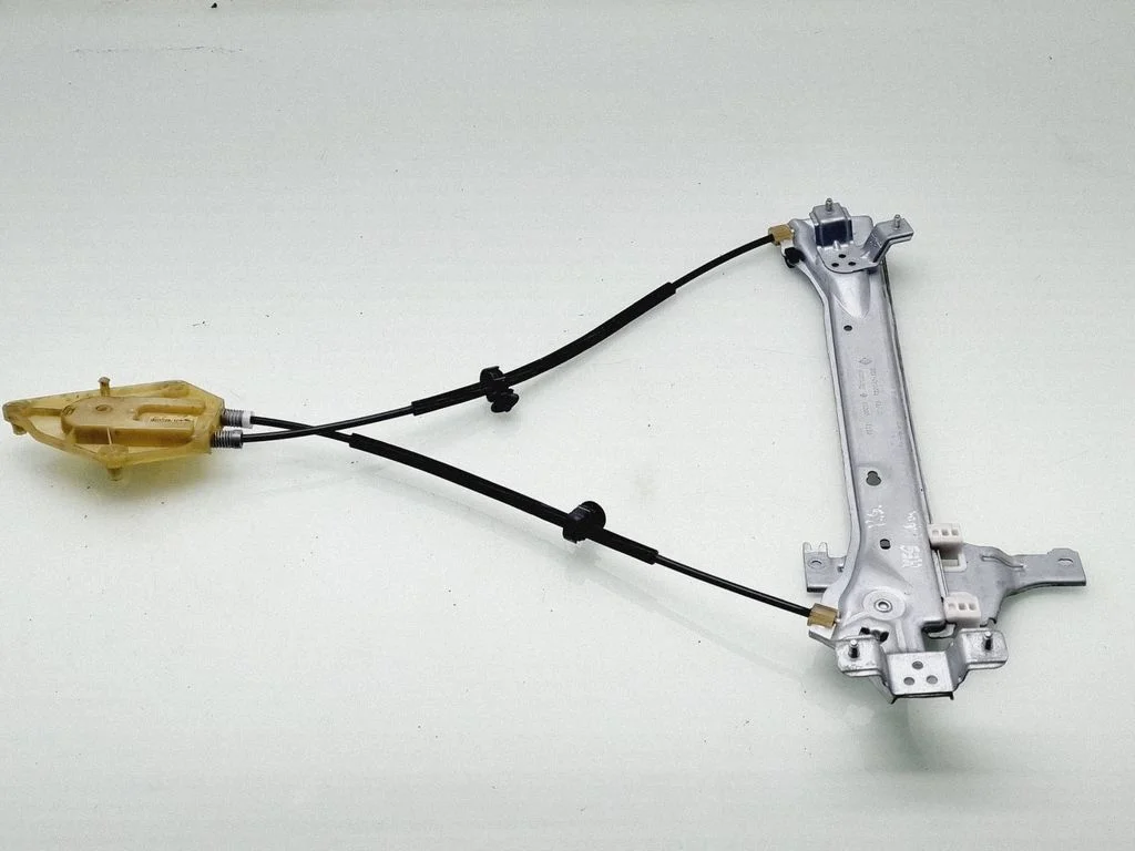 Rear window lifting mechanism without motor 827210008R