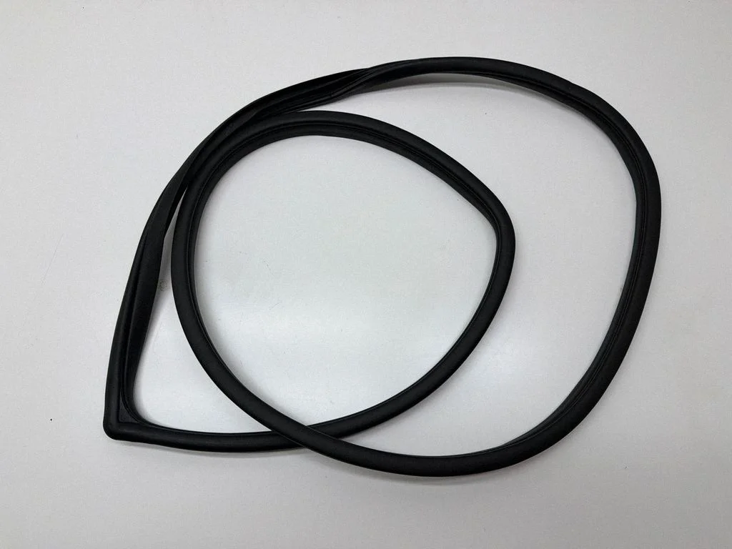 Rear door rubber seal (on body) – rear right