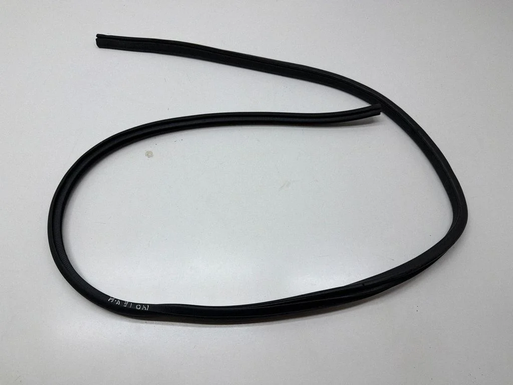 Tagaukse tihend (kere pool) – Nissan Note (E12) (2014-2016), tagumine parem