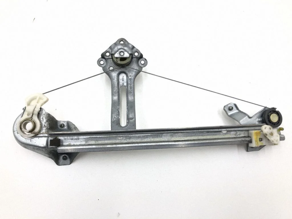 Rear door manual window regulator 90464335
