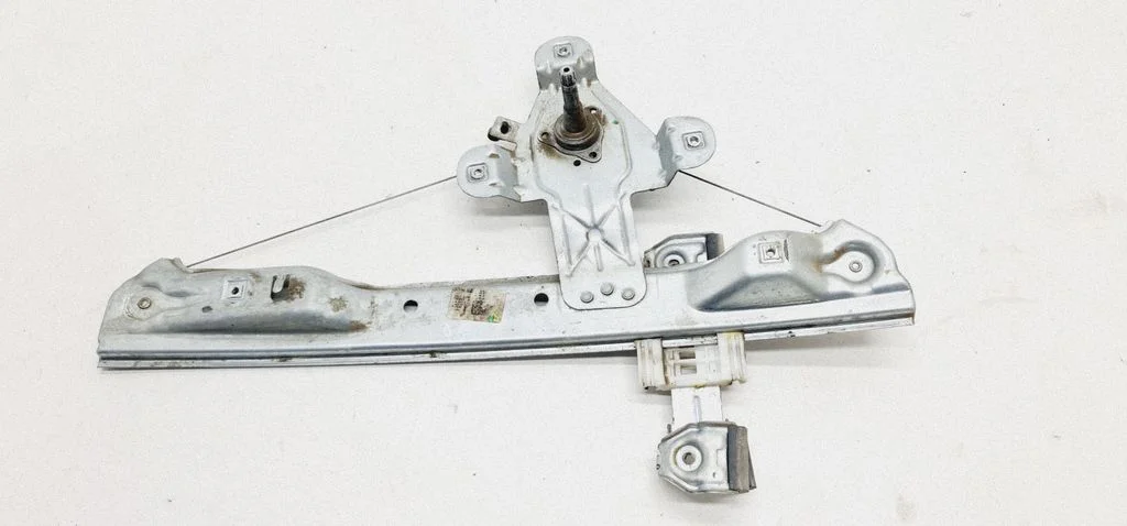 Rear door manual window regulator 13265805