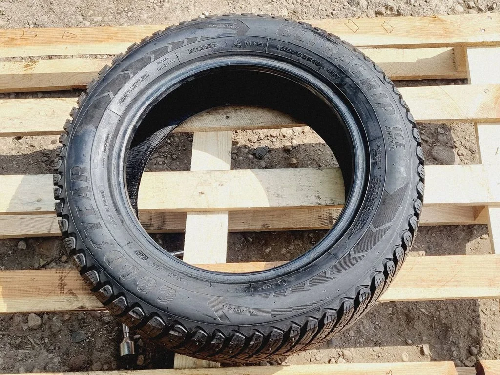 R15 naastudega talvine C-rehv (-rehvid)