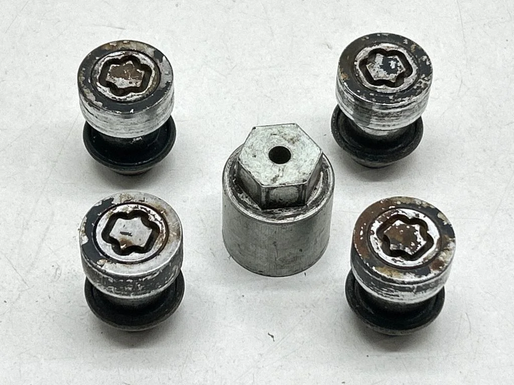 Anti-theft wheel nuts and lock – KIA EV6 (2021-)