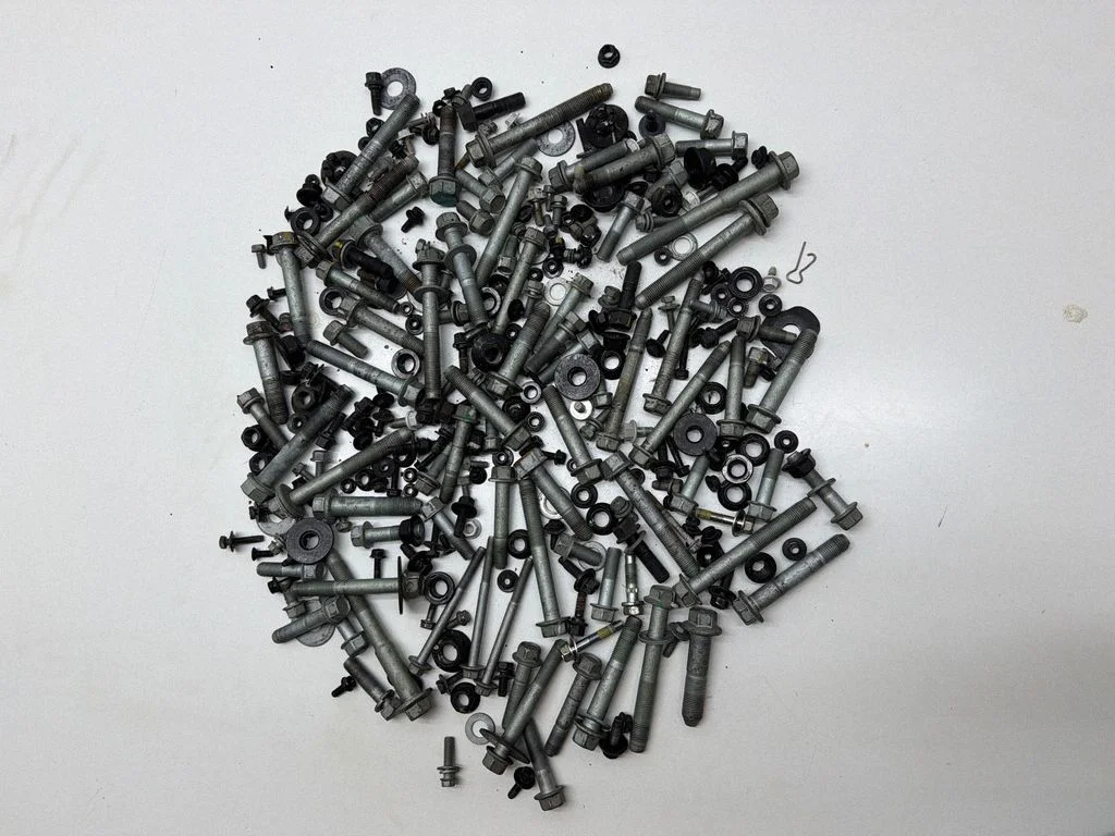 Skrūves/uzgriežņi