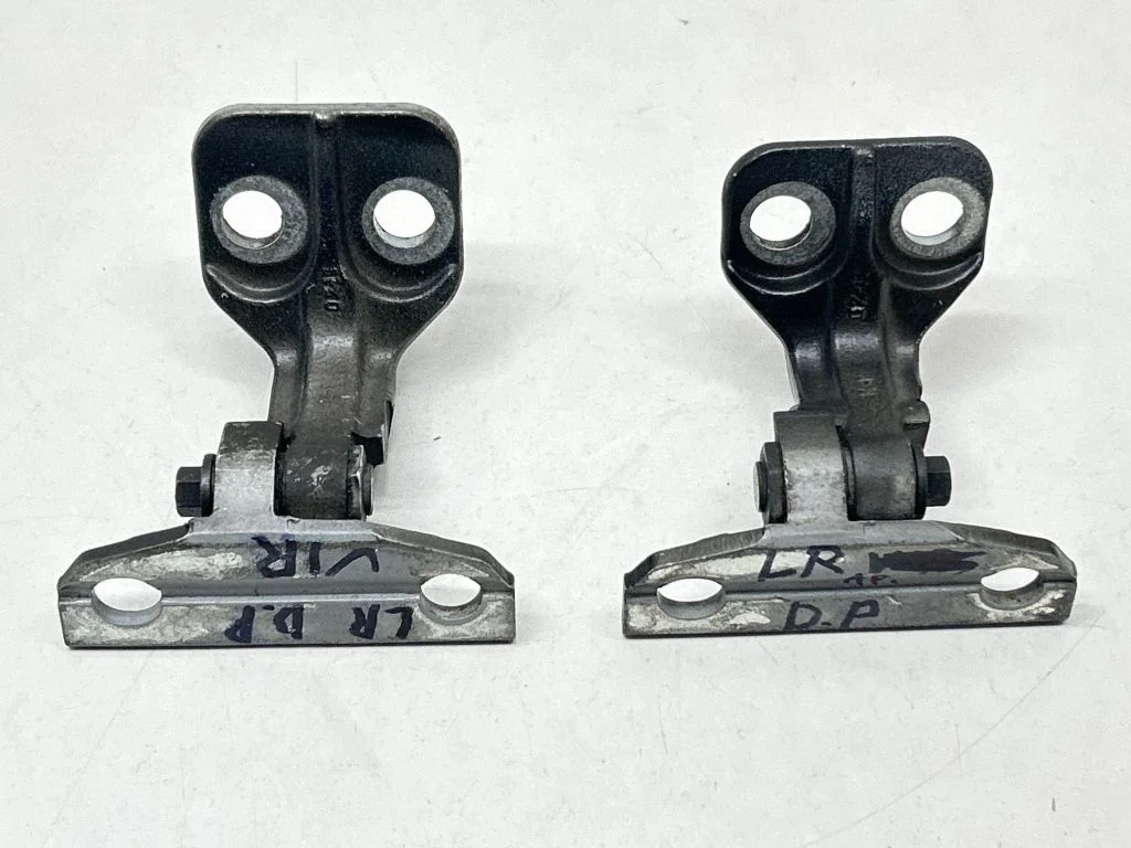 Komplet zawiasów drzwi przednich BJ32228A64BA