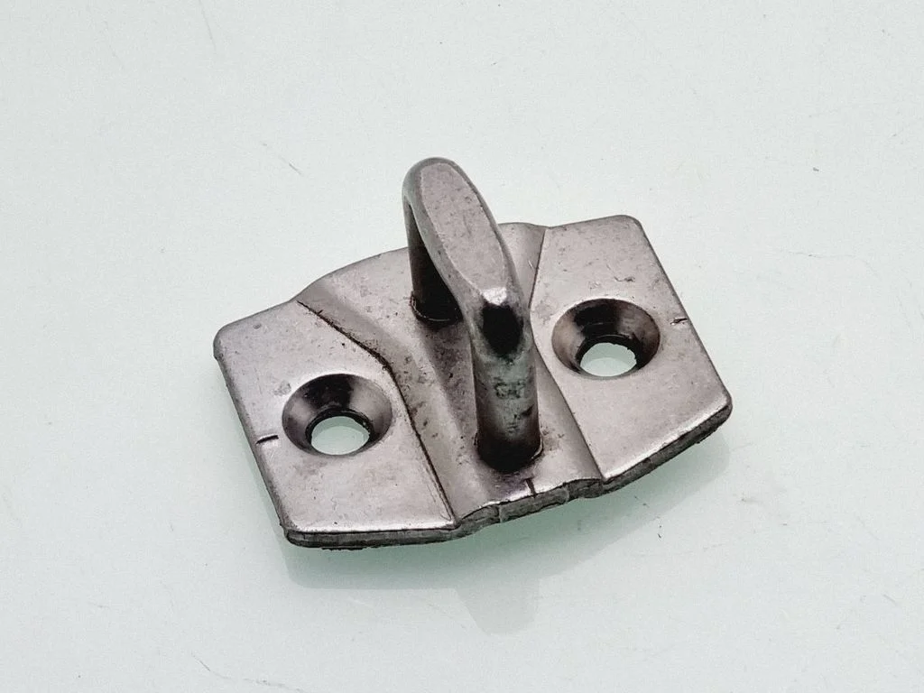 Front door lock loop/hook striker – BMW 1 Series F20 F21 (2011-2019)