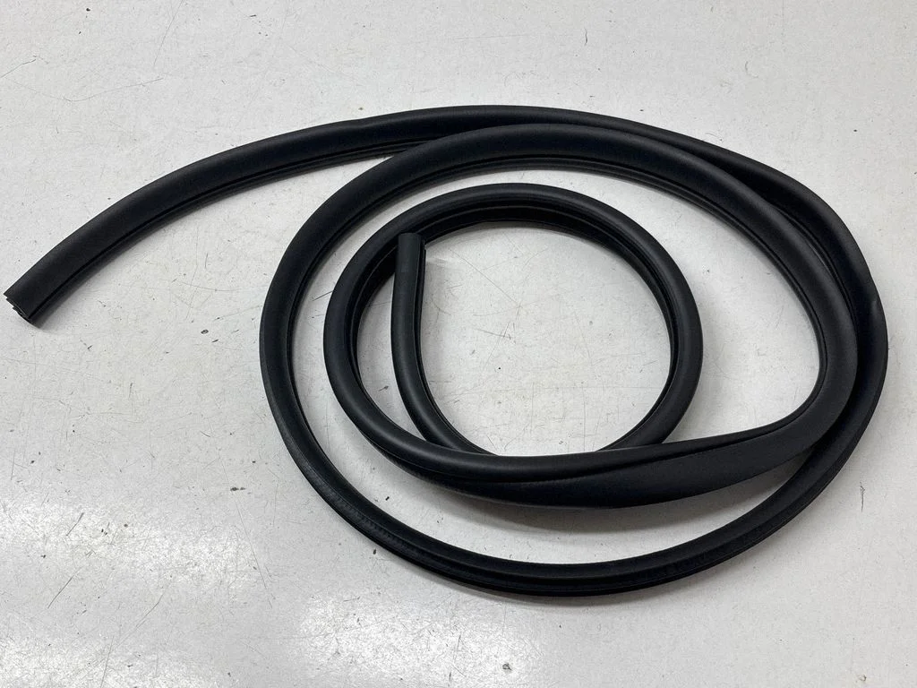 Front door rubber seal – front right