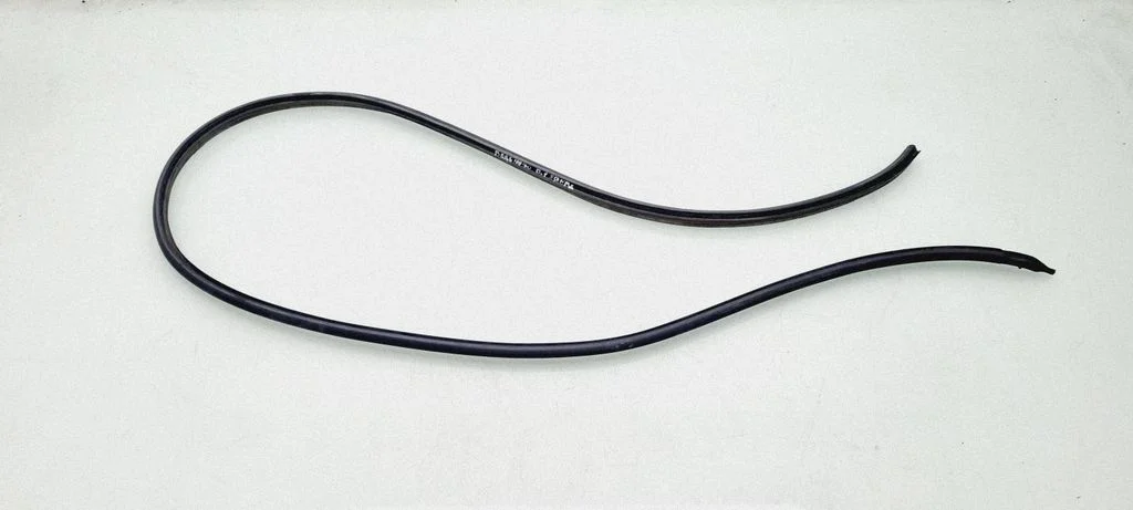 Front door rubber seal – right