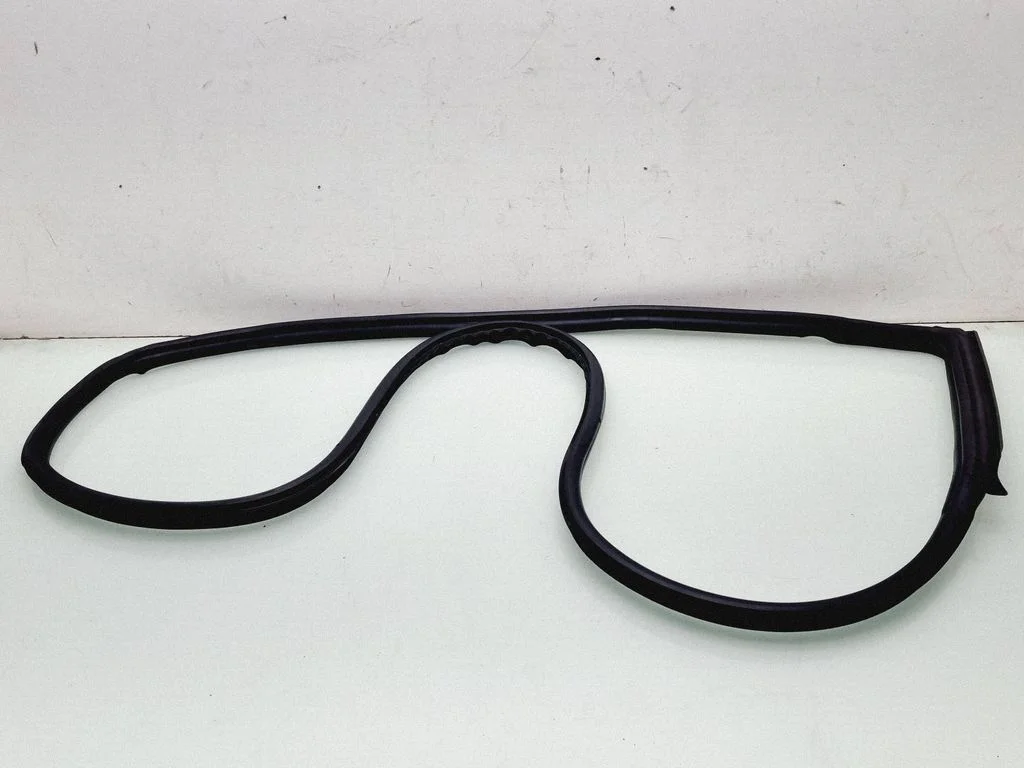 Front door rubber seal 15310510