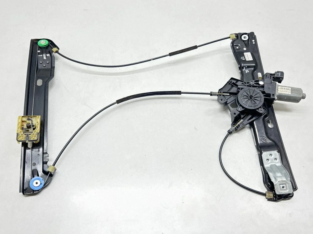 Priekšējā el. loga pacēlāja mehānisma komplekts BJ3223201BG