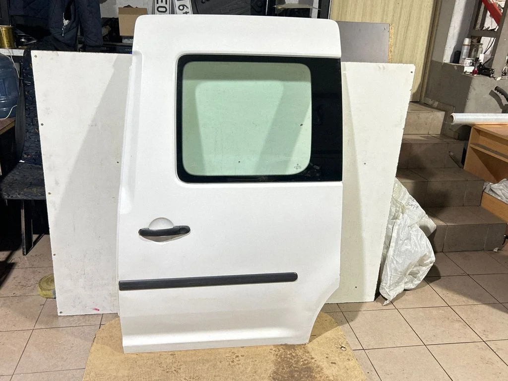Side sliding door – rear left