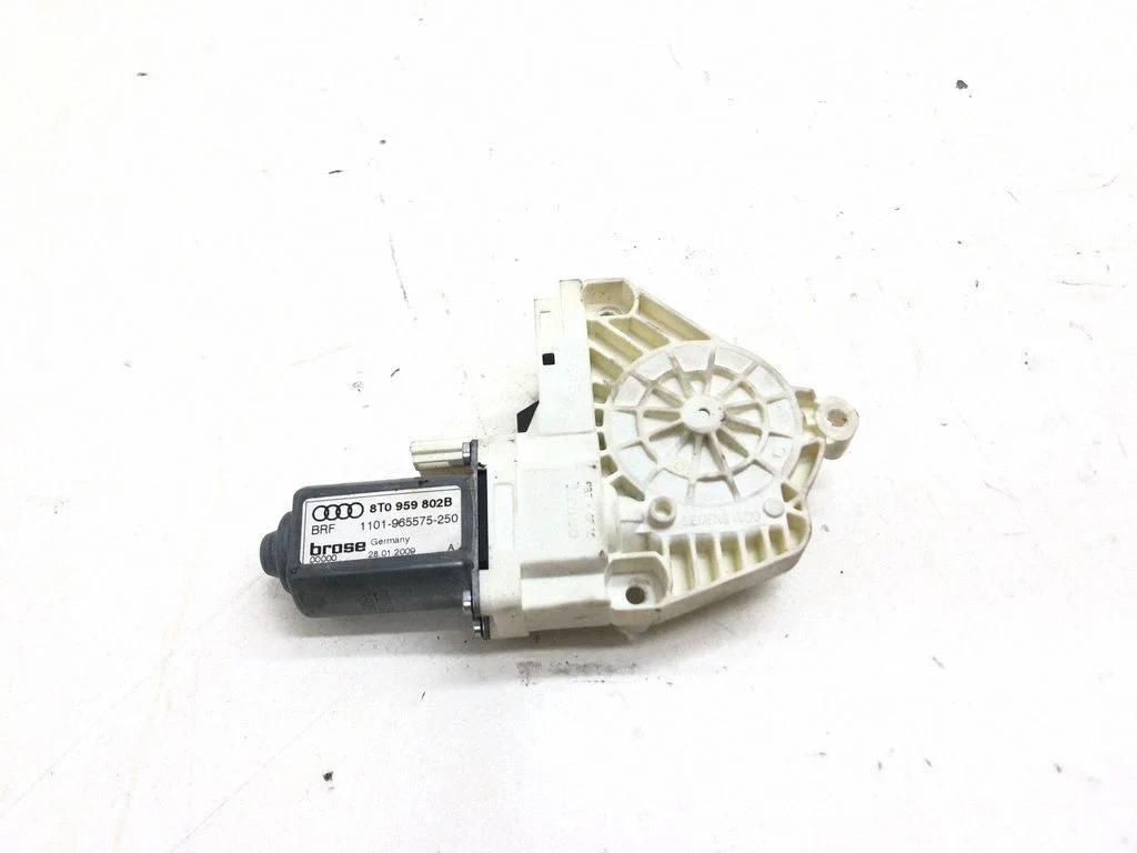 Front door window regulator motor 8T0959802B