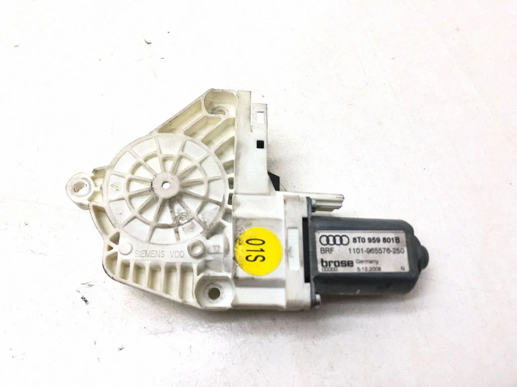 Front door window regulator motor 8T0959801B