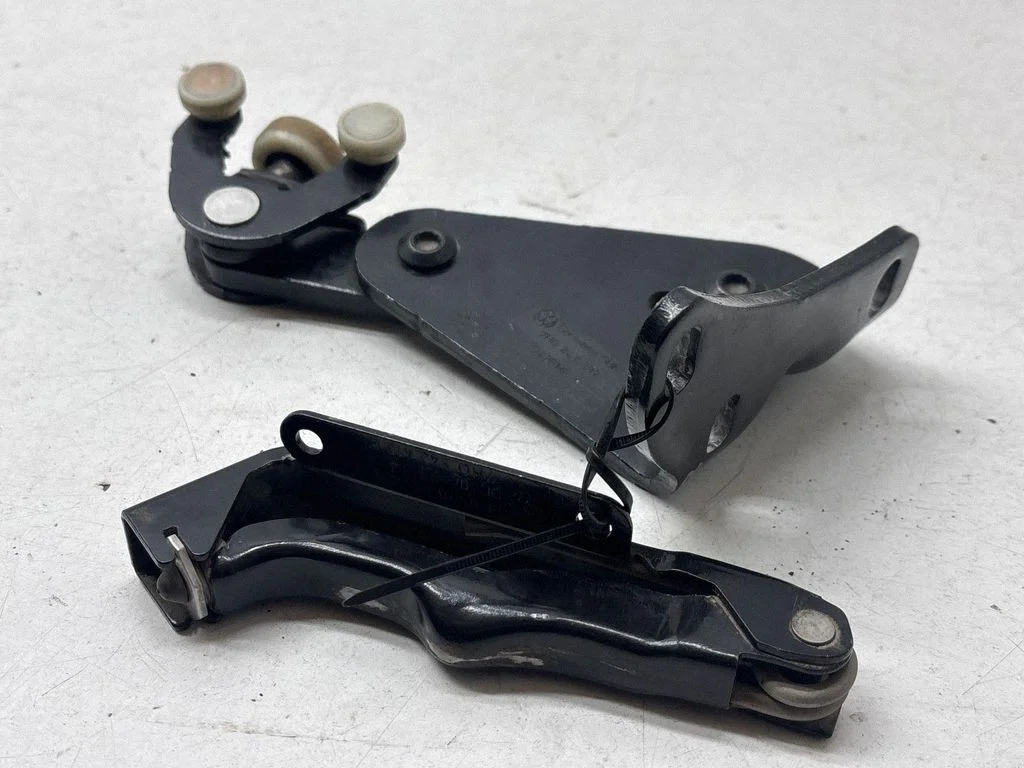 Sliding door lower roller guide/hinge 7H0843397A
