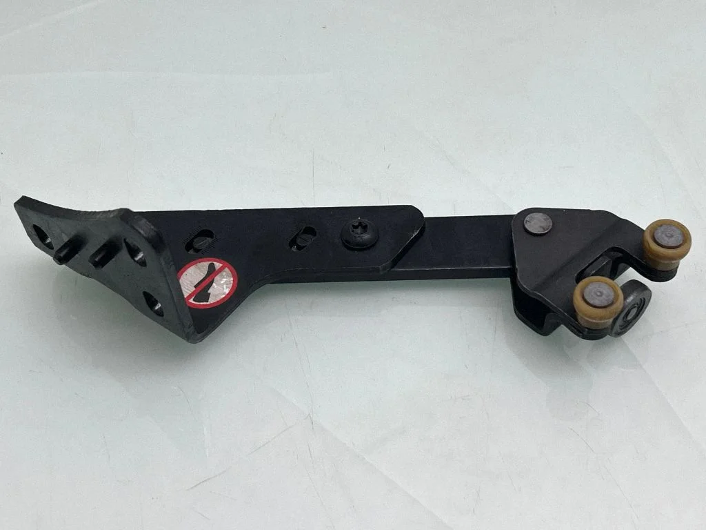 Sliding door lower roller guide/hinge 98080758