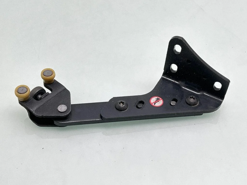 Sliding door lower roller guide/hinge 98080758