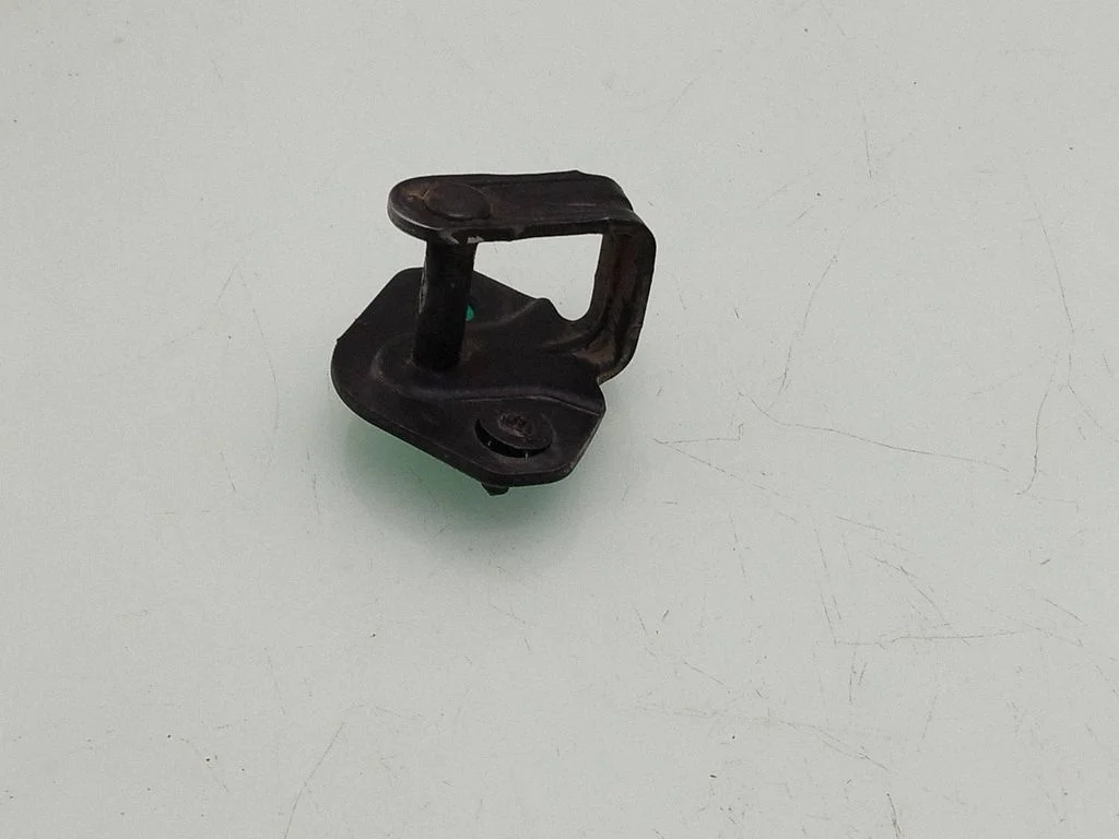 Sliding door lock loop/hook striker – Volkswagen Transporter - Caravelle T5 (2003-2015)