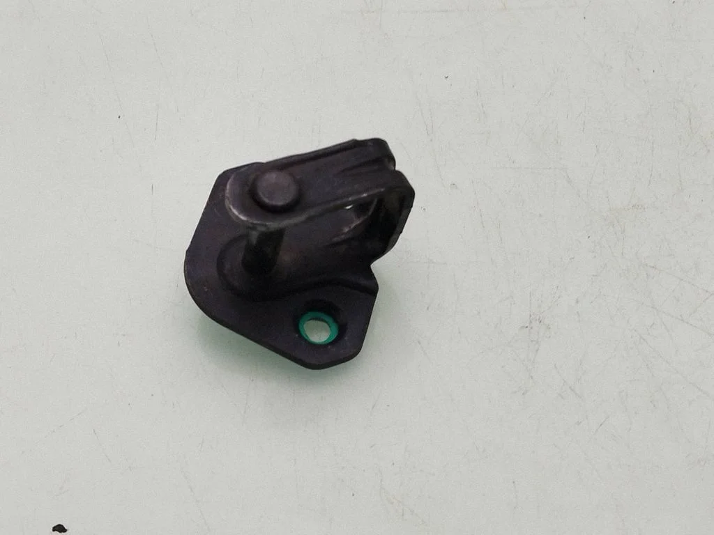 Sliding door lock loop/hook striker – Volkswagen Transporter - Caravelle T5 (2003-2015)
