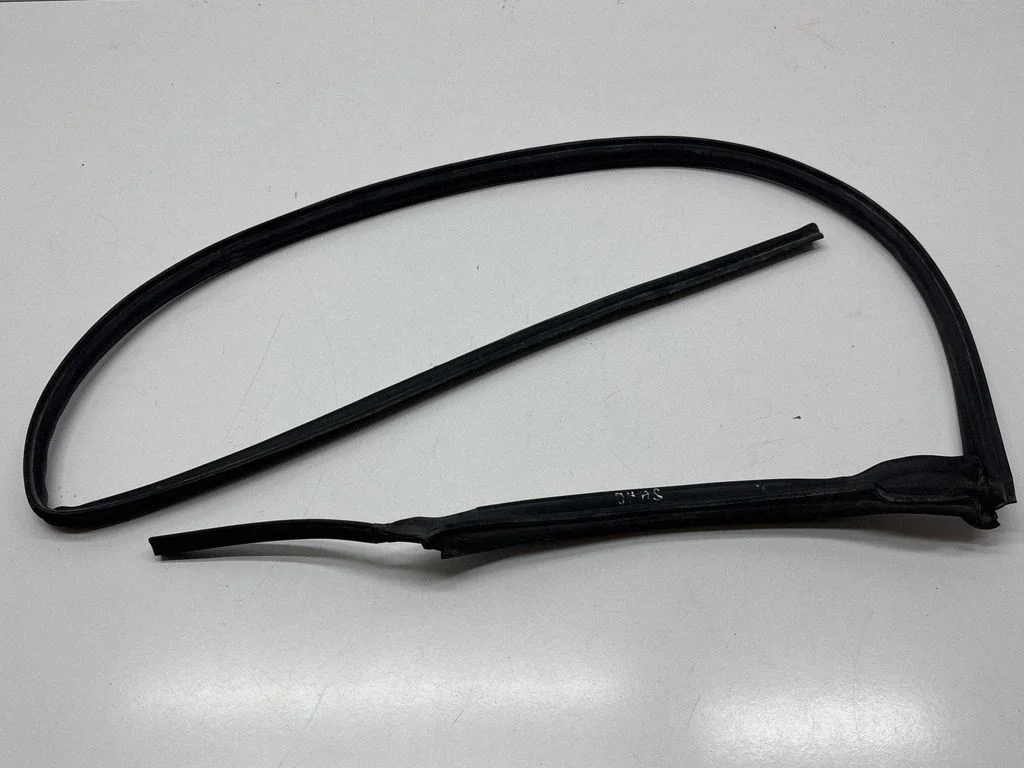 Sliding door rubber seal 7N0809875D