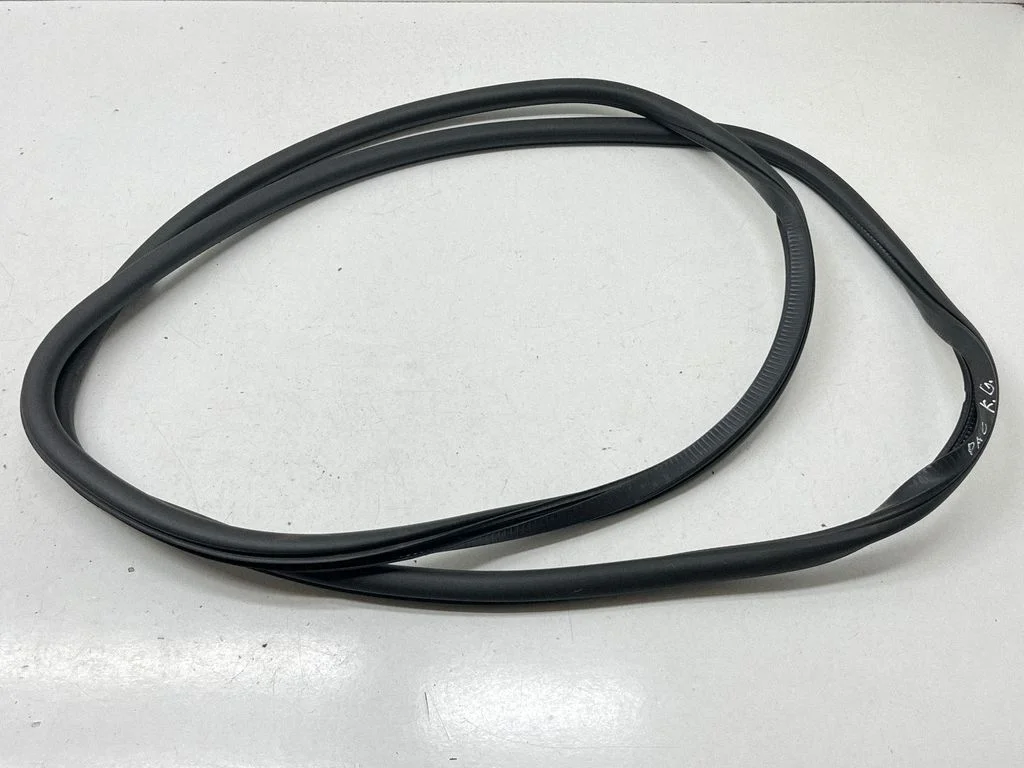 Sliding door rubber seal – Chrysler Pacifica (2017-)