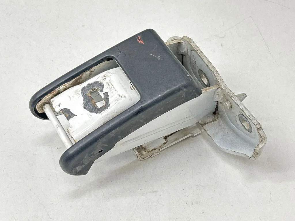 Loading door lower hinge 16t12ad